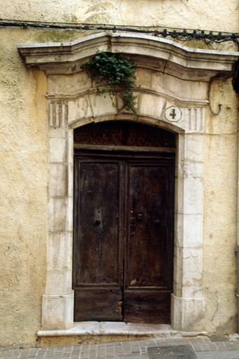 Maison, rue de la Trinit (M2 1317) : porte.
