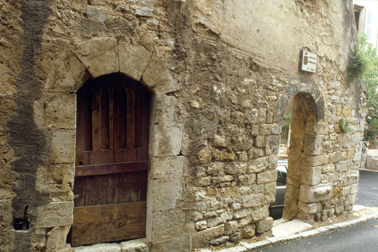 Portes de maisons, rue de la Vieille Horloge (M2 1251, 1214).