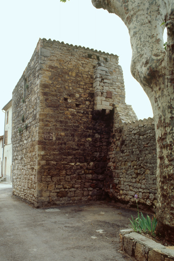 Rue des Tours - Courtine et tour (vue ouest-est).