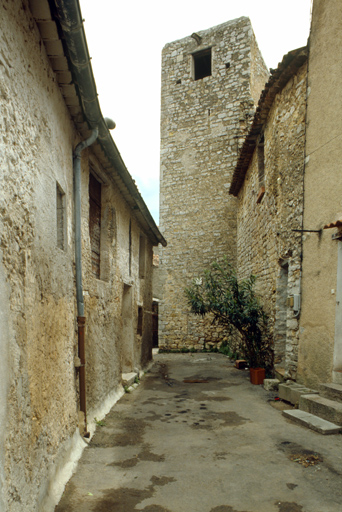 Courtine et tour, rue des Tours (vue ouest-est).