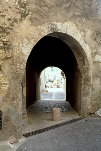 Rue Tre Barri - Portail dit porte Tr Barri, revers.