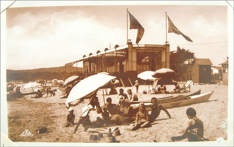 Vue d'ensemble du Casino. Photographie, s.a., s.d., [vers 1930]. CAP diteur.