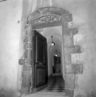 Porte et couloir vot.