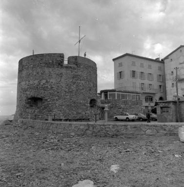 Tour du Portalet et batterie.