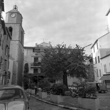 Vue d'ensemble de la place de l'Ormeau.