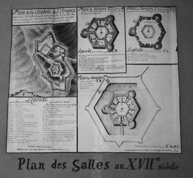 Plan de la citadelle de S Tropez (...) [Plan de la citadelle, 3 plans du donjon pris  diffrents niveaux]
