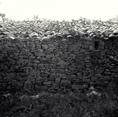 La bergerie, faade orientale, appareil de pierres sches.