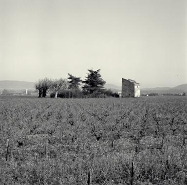 Vue de situation prise de l'ouest.