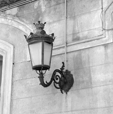Façade antérieure : détail.