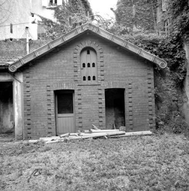 Pigeonnier en briques.