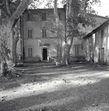 Maison : vue de face de la partie centrale de la faade sud.