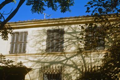 Détail de la corniche de la façade sud.