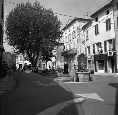 Place Nol Blache, vue d'ensemble prise de l'est.