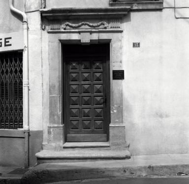 Porte d'entrée.