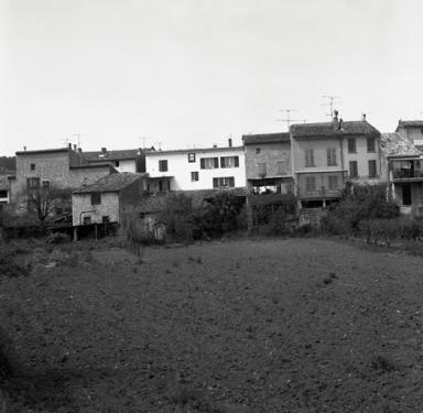 Partie nord de la rue Emilie Gasquet : façades sud sur jardins.