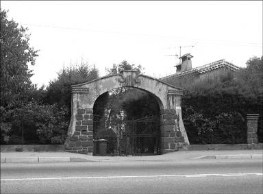 Portail d'entrée.