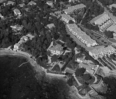Vue aérienne prise du sud-ouest.