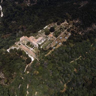 Vue aérienne rapprochée prise du sud-est, stéréo gauche.