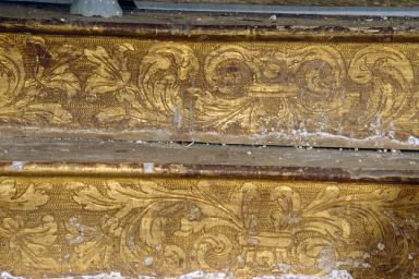 Détail du gradin : motif ornemental.