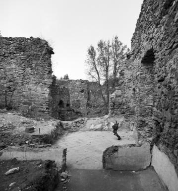 Cellule 4. Logis, intérieur, vue de volume prise de l'ouest.