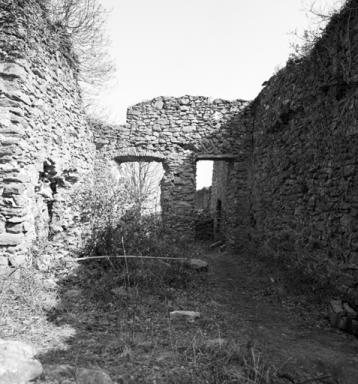 Cellule 6. Logis, vestibule, vue de volume prise de l'ouest.