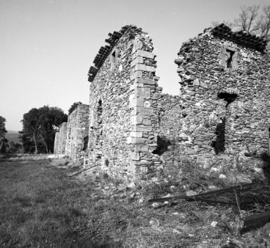 Cellule 11. Logis, vue d'ensemble prise du sud-ouest.