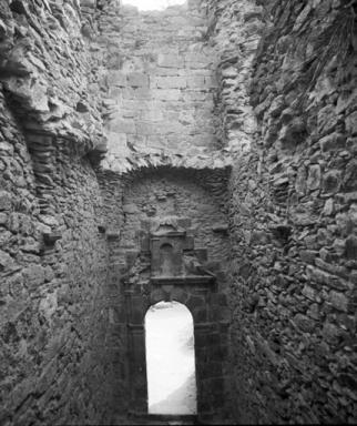Eglise 1. Couloir d'accès au grand cloître, intérieur, vue de volume prise du nord.