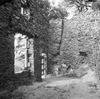 Cellule 7. Maison, intérieur, vue de volume prise du sud-est.