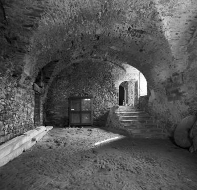 Bâtiment B, étage de soubassement, huilerie, angle sud-ouest, escalier.