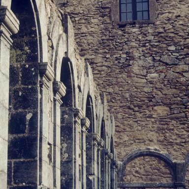 Petit cloître, élévations, galerie est, vue en enfilade prise du nord.