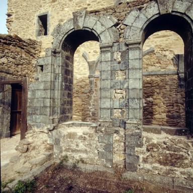 Petit cloître. Elévations, angle des galeries nord et est.