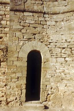 Eglise 1. Intrieur, mur nord, porte de la sacristie.