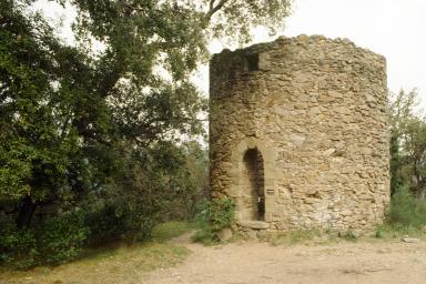 Moulin  vent, vue d'ensemble prise du sud-est.