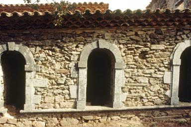 Grand cloître. Elévations sur le préau, galerie est, détail d'une baie.