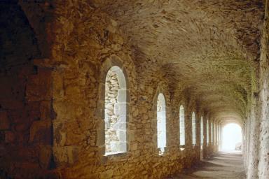 Grand cloître. Intérieurs, galerie est, vue en enfilade du sud.