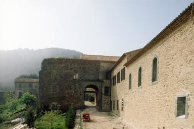 Eglise 2. Elévation est et bâtiment C, aile est, élévation nord.