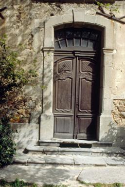 Bâtiment C, élévation sud, travée 5, porte.