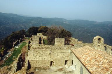 Eglise 1. Vue d'ensemble prise du sud du toit du bâtiment B.
