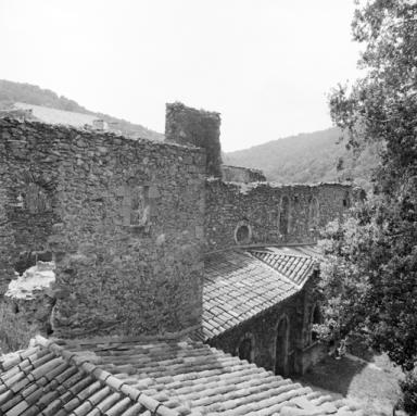 Logis du prieur et église 1, élévations au-dessus de la galerie nord du grand cloître.