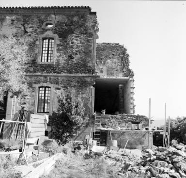 Bâtiment C, élévation sud, travée 12 en cours de restauration.