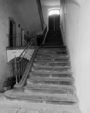 Btiment C, grand escalier, vue de volume prise du nord depuis le premier tage de soubassement.