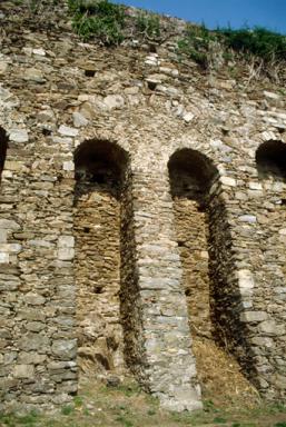 Mur d'enceinte, front est, contreforts 7 à 9.