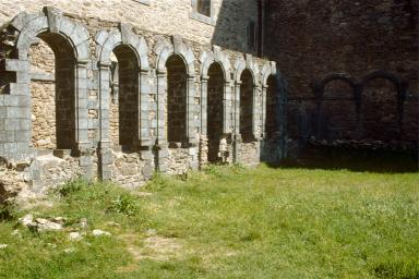 Petit cloître, galerie est, vue d'ensemble prise du nord-ouest.
