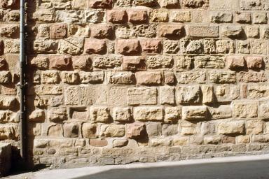 Corps de bâtiment est, élévation est, premier niveau, détail de l'appareil à bossages.