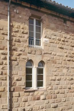 Corps de bâtiment est, élévation est, 2e niveau, 2e travée, fenêtre jumelée.