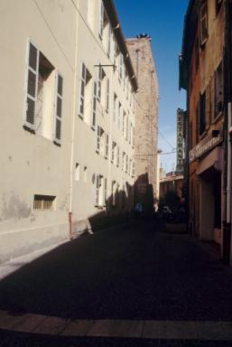Corps de bâtiment ouest et sud, élévations sud, vue d'ensemble prise de l'ouest.