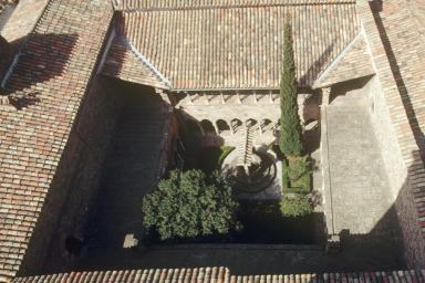 Cloître, vue d'ensemble prise depuis le clocher.