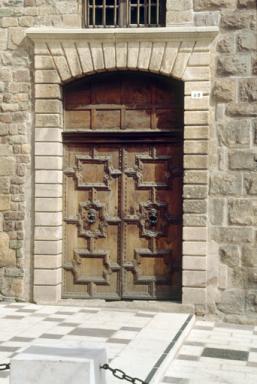 Corps de bâtiment ouest, élévation ouest, premier niveau, porte.
