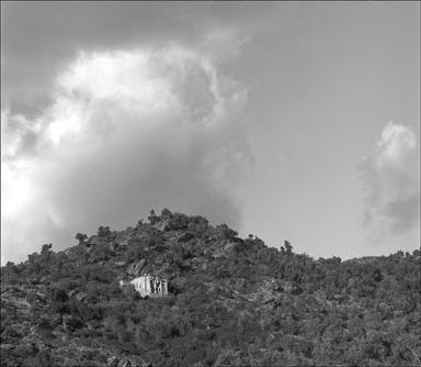 Temple de jardin dit temple d'Hercule. La faade sud. Vue de  situation.