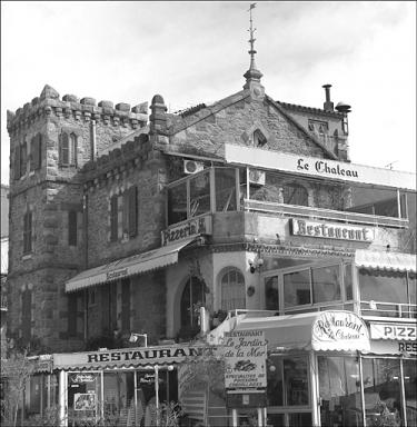 La façade sud, vue rapprochée. Architecte inconnu. Vers 1900.